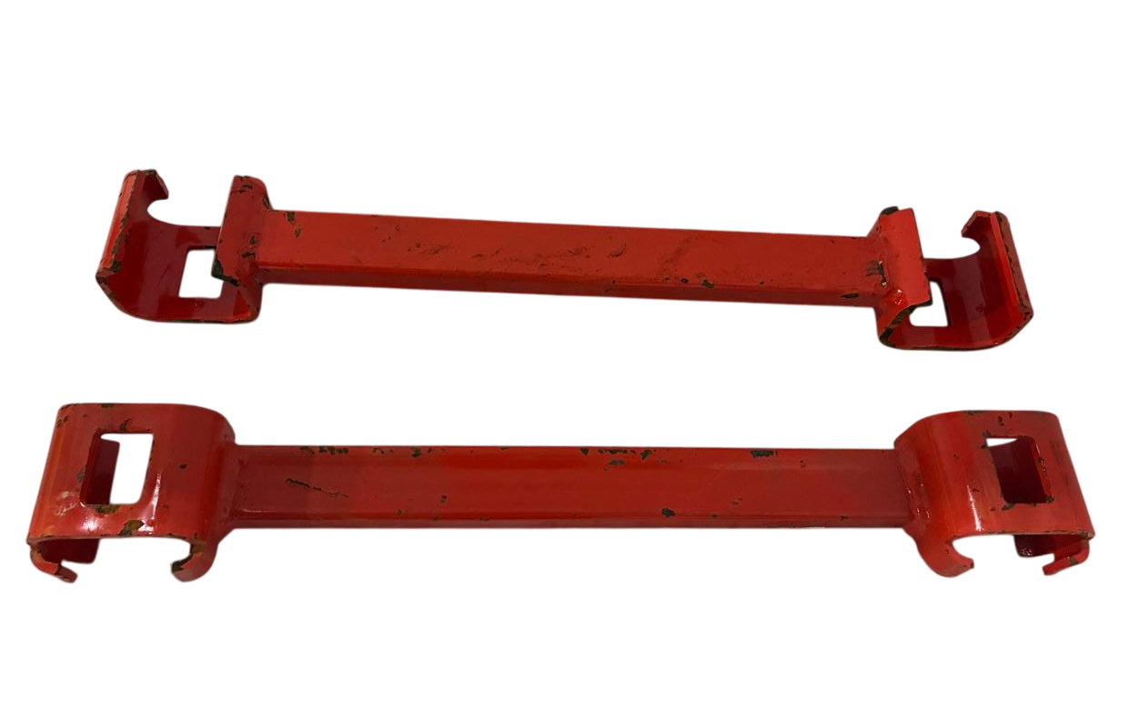 Скребок КО-806.20 24.02.110 (поперечина L=519 мм. под цепь 50,8 с отверстием нового образца)