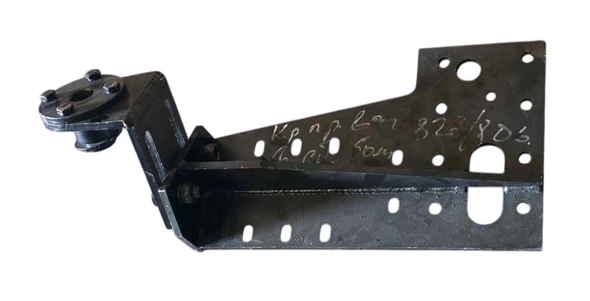 Кронштейн КО-823А.08.04.000 крепления щетки правый в сборе