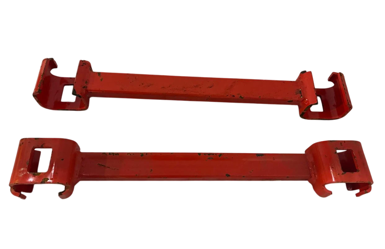 Скребок КО-806.20 24.02.110 (поперечина L=519 мм. под цепь 50,8 с отверстием нового образца)