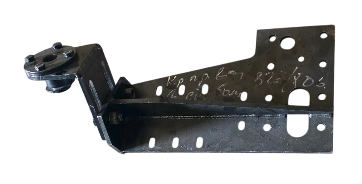 Кронштейн КО-823А.08.04.000 крепления щетки правый в сборе